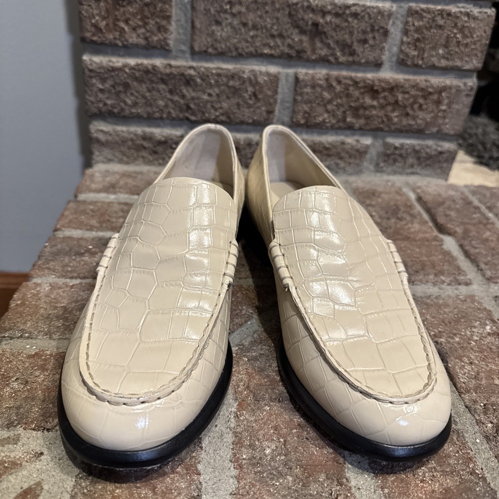Vince Womens Naomi Ivory Patent Leather Croc Print Loafers Size 7M EU 37 #404 - Picture 2 of 16